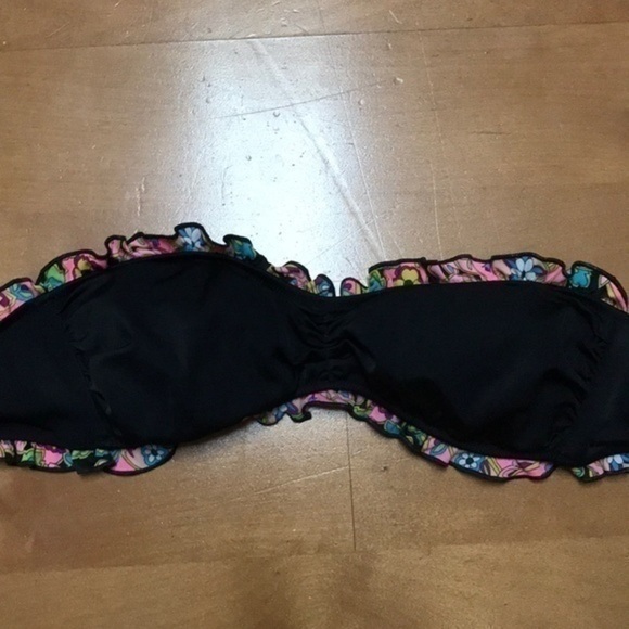 Victoria’s Secret Ruffled Bandeau Swim Top Small‎ - Picture 2 of 3